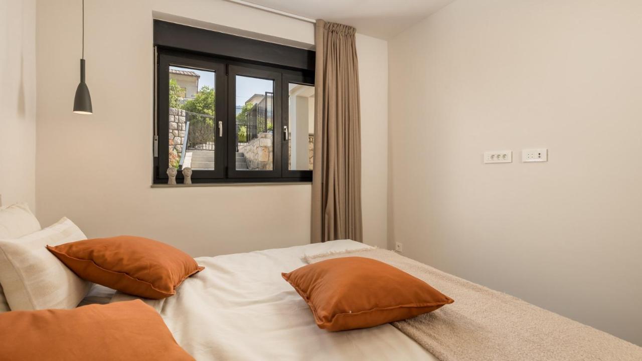 Apartments Villa Frankola With Swimming Pool ซริกเวนิซา ภายนอก รูปภาพ