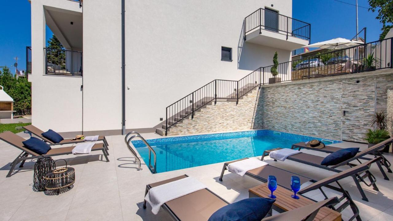 Apartments Villa Frankola With Swimming Pool ซริกเวนิซา ภายนอก รูปภาพ