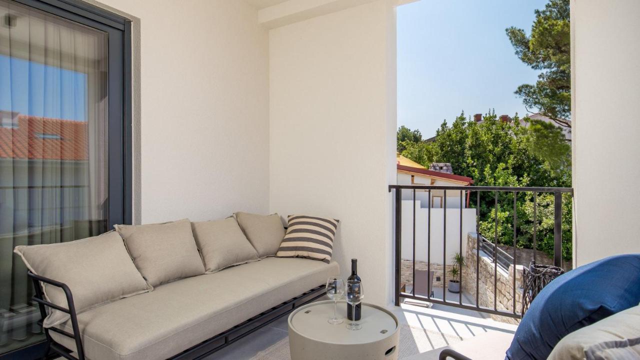 Apartments Villa Frankola With Swimming Pool ซริกเวนิซา ภายนอก รูปภาพ