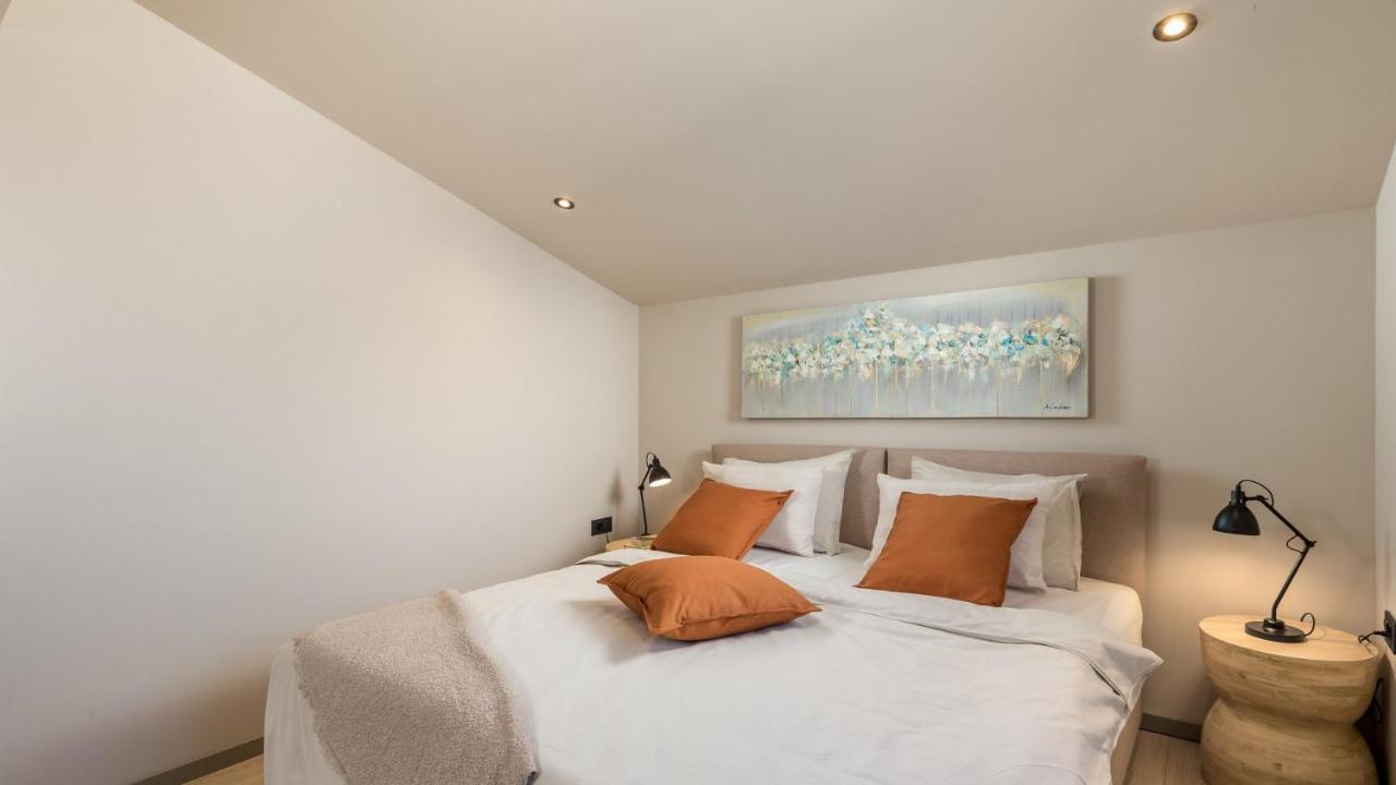 Apartments Villa Frankola With Swimming Pool ซริกเวนิซา ภายนอก รูปภาพ