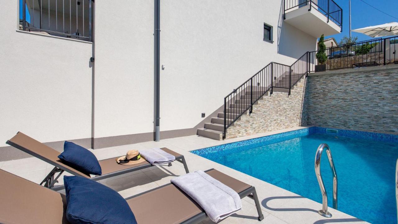 Apartments Villa Frankola With Swimming Pool ซริกเวนิซา ภายนอก รูปภาพ