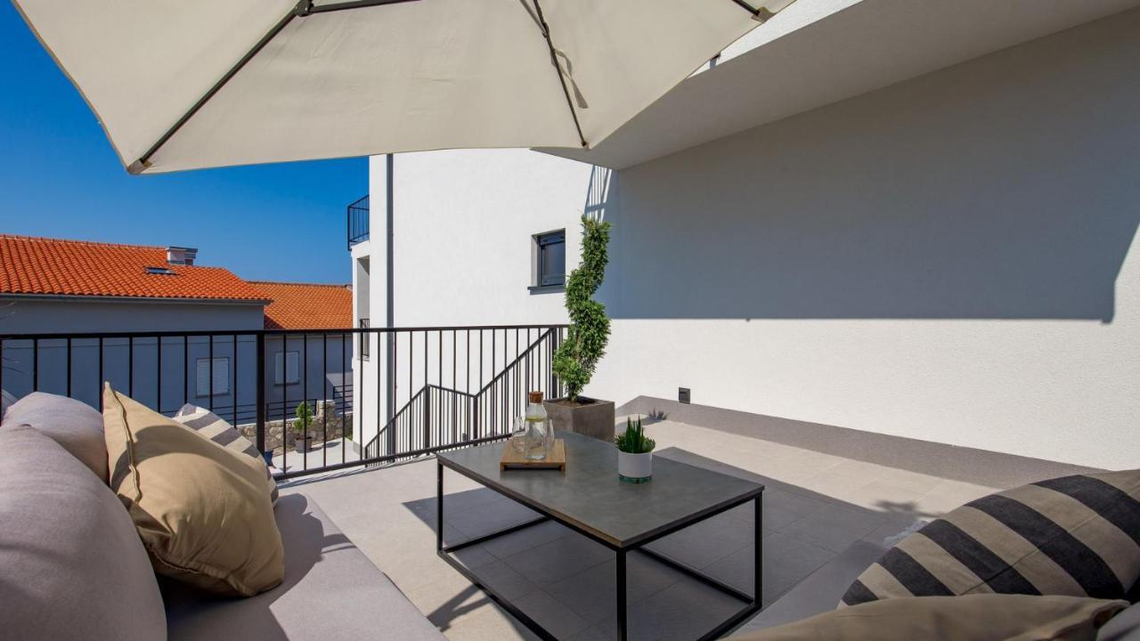 Apartments Villa Frankola With Swimming Pool ซริกเวนิซา ภายนอก รูปภาพ
